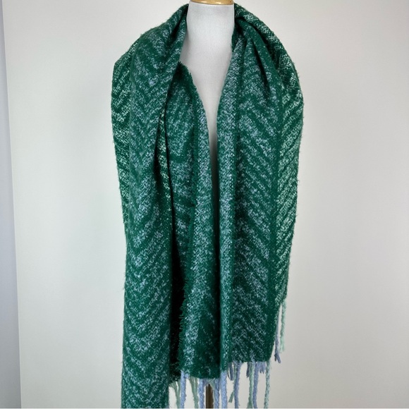 Aerie Green Blanket Scarf - Picture 6 of 7